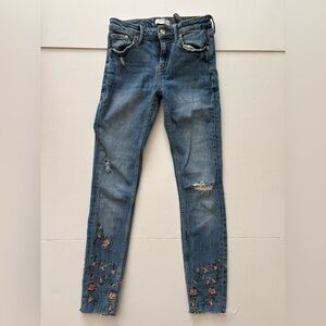 Zara Distressed Skinny Jeans with Flower Embroidery size 2